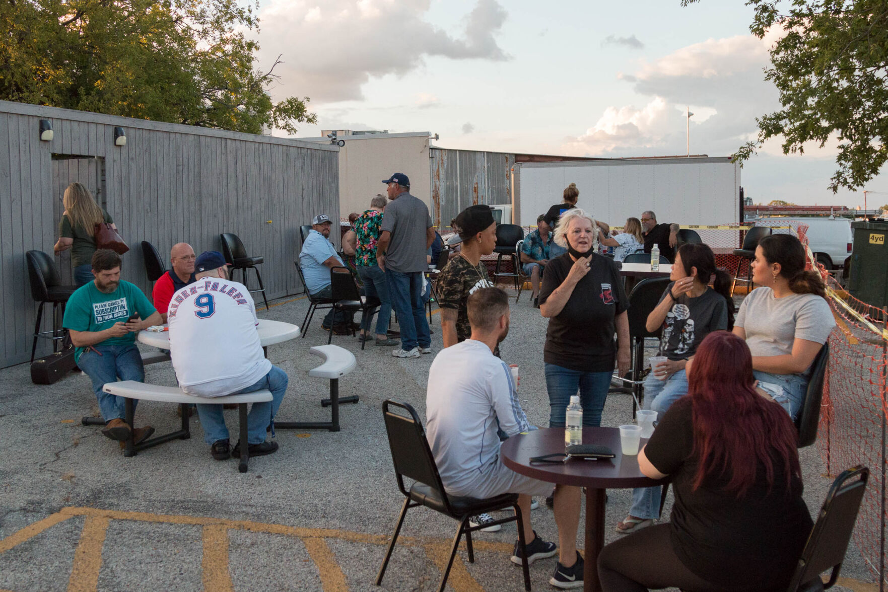 Arlington bar protests shutdown orders, opens amid COVID-19